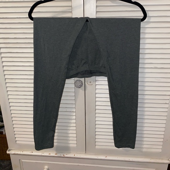 🌼🌼🌼🌼OLIVE GREEN LEGGINGS - Picture 3 of 6